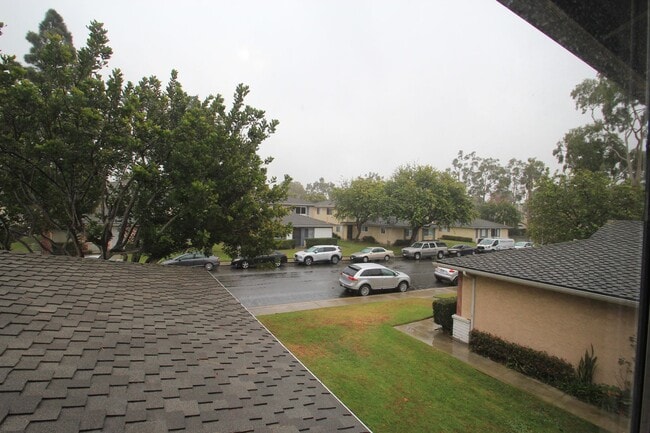 Building Photo - Welcome to this beautifully updated two-story condo