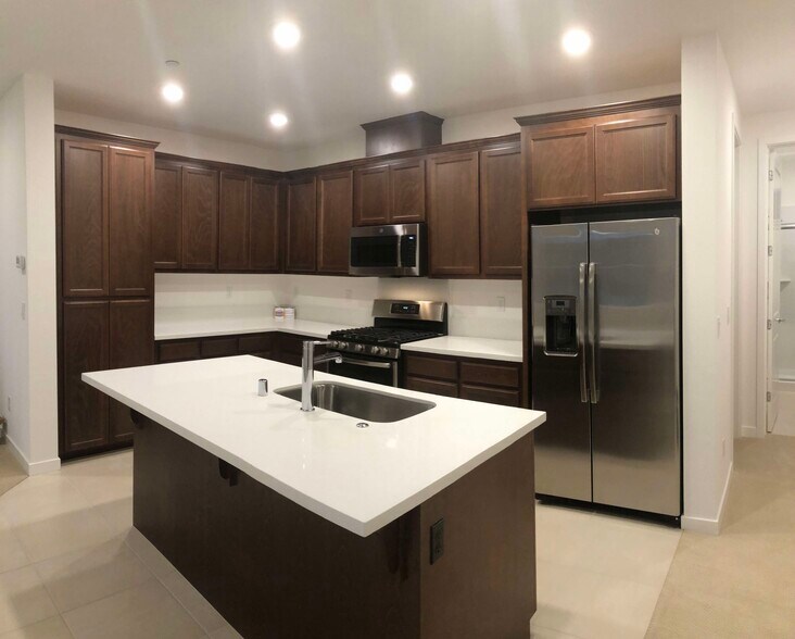 Building Photo - 6050 Dublin Blvd