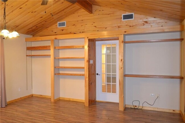 Building Photo - 504 N Avenue X