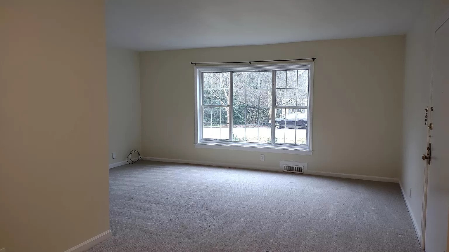 Building Photo - 211 Garden Ln