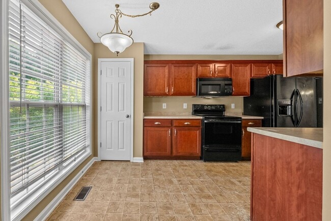Building Photo - 4 Bedroom Pet Friendly Home For Rent With ...