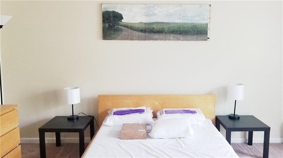 Building Photo - 8 Slocum St