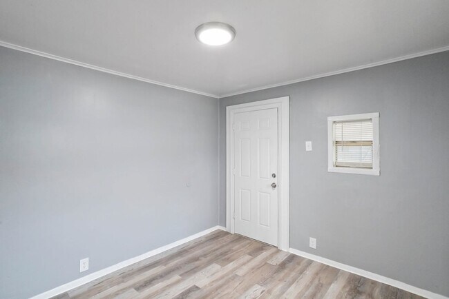 Building Photo - 3/2 NEWLY  ****MOVE IN READY**** Apply Today for just $75****$1795 per month ** Move in by Decemb...