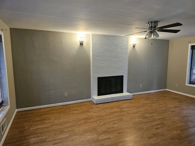 Living room - 202 Magnolia Dr