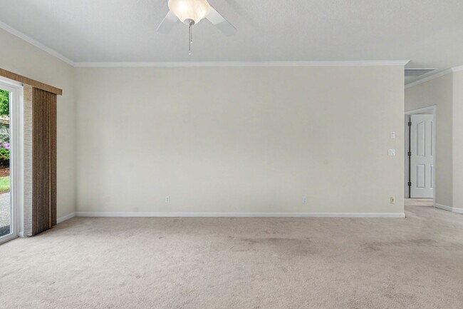Building Photo - Well-Kept Single-Level 3 bed, 2 bath home in West Salem