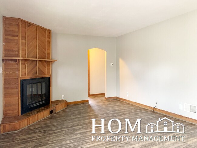 Building Photo - 802 Carney Ave