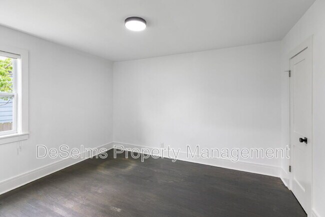 Building Photo - 927 Chickasaw Ave