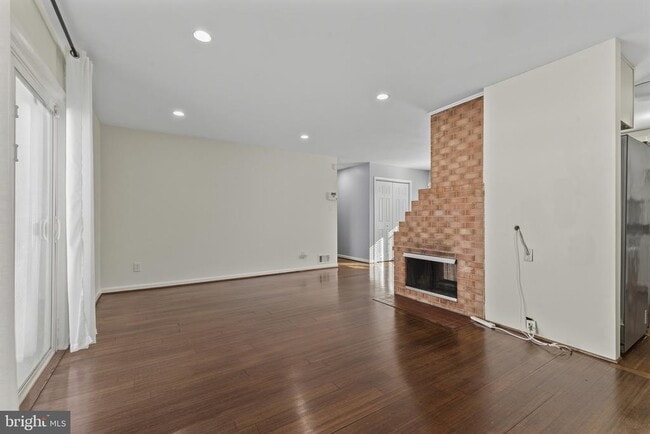 Building Photo - 5412 Nutting Dr