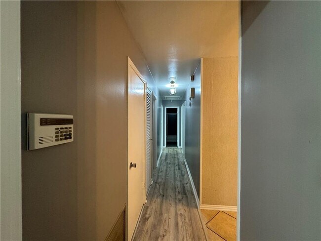 Building Photo - 1054 Gallen Ct