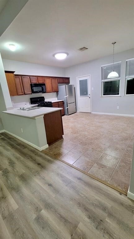 Building Photo - 23614 Maple View Dr