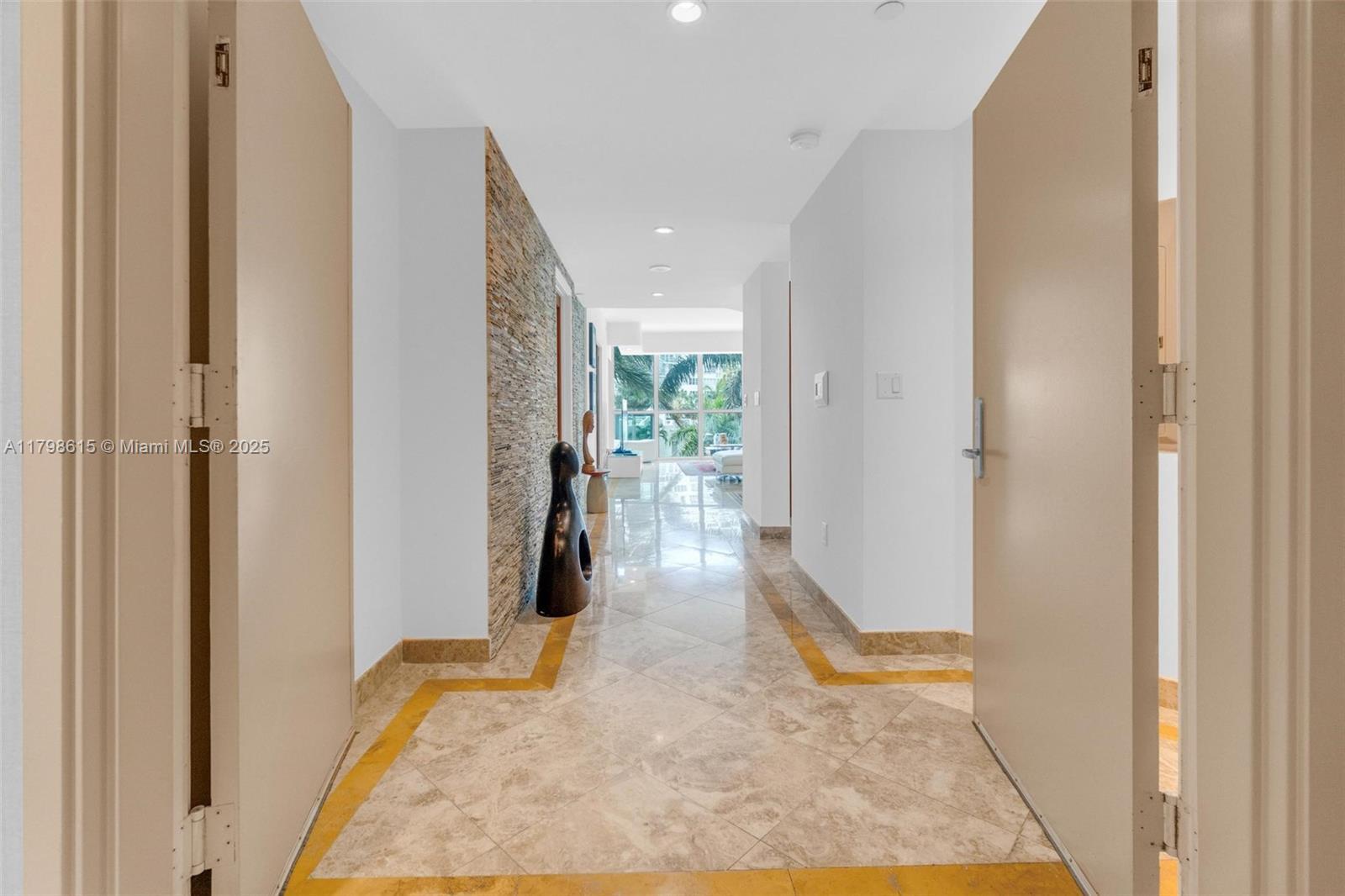 Building Photo - 1331 Brickell Bay Dr