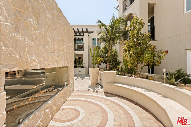 Building Photo - 1700 S Pacific Coast Hwy