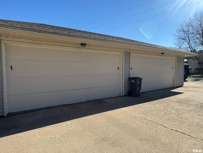 Building Photo - 3475 Winston Dr