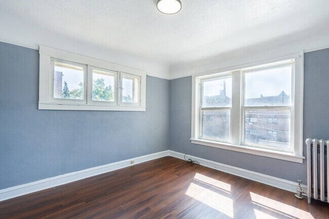 Building Photo - 1133 E 81st Pl