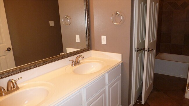 Building Photo - 4823 Cypress Spring Dr