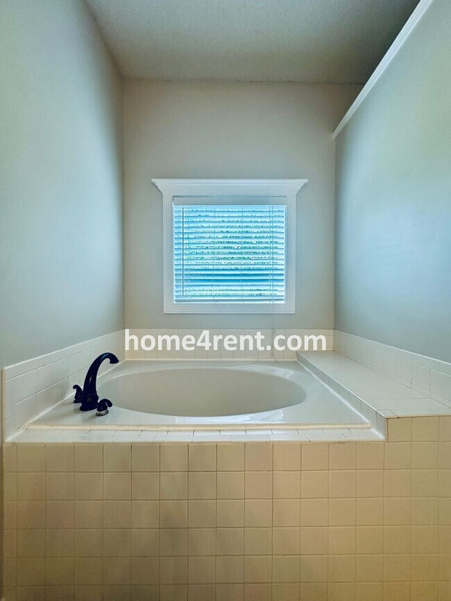 Building Photo - A Fantastic Four Bedroom, Olathe Home w/ N...