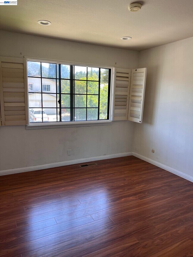 Building Photo - 212 Mountaire Cir