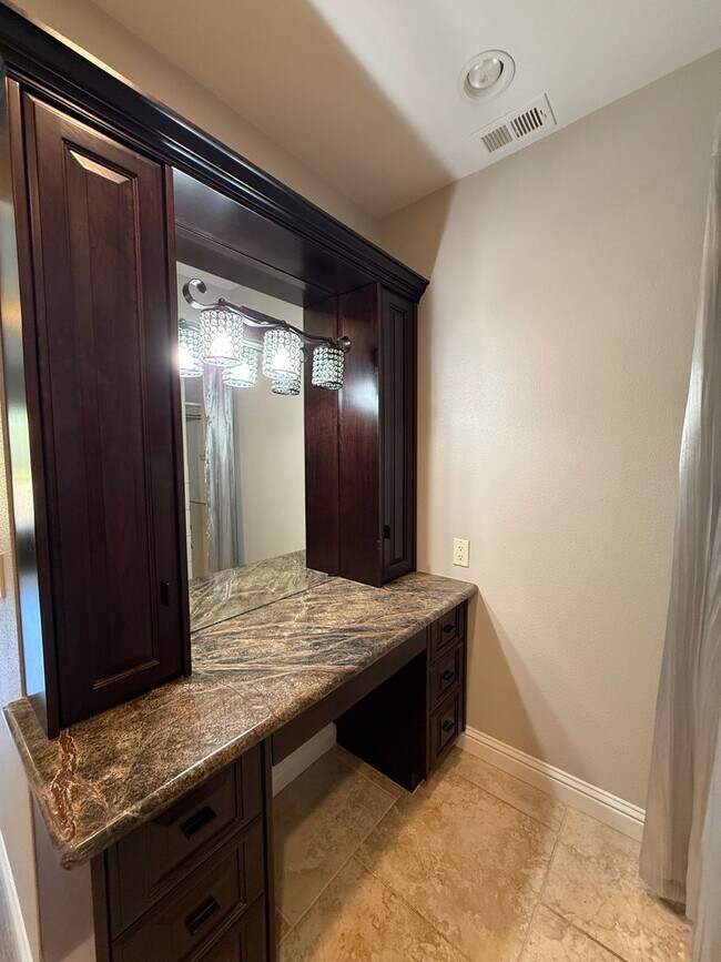 Building Photo - Beautiful Single Story Foxenwood Townhome in Orcutt with Easy Access to VSFB