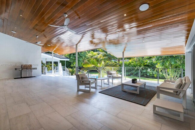 Building Photo - 5780 Las Palmas Dr