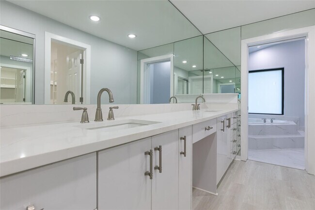 Building Photo - 13401 SW 83rd Ave