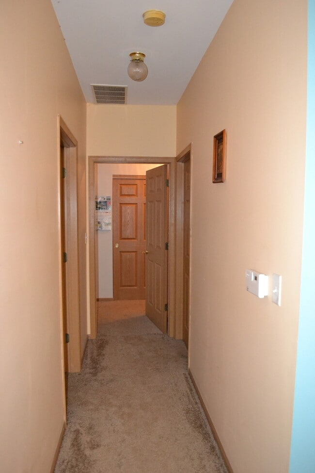 Building Photo - 929 Genesee Dr