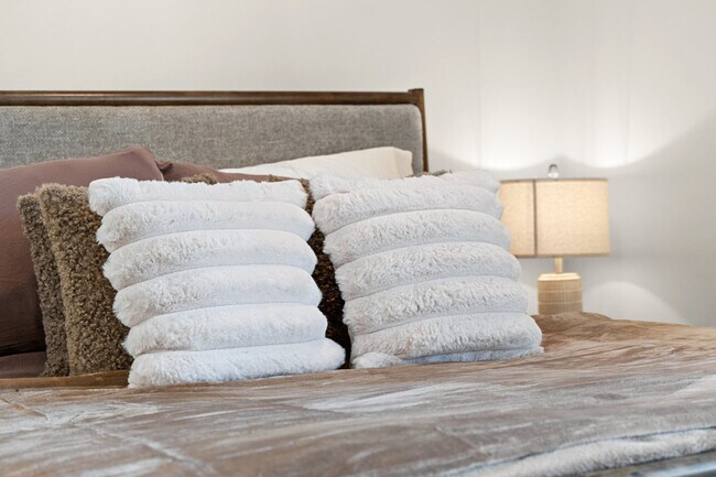 Building Photo - 220 Circle Dr