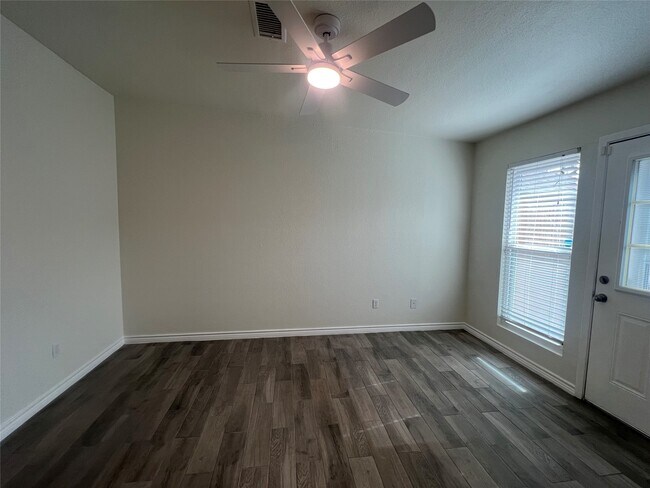 Building Photo - 14020 Schroeder Rd