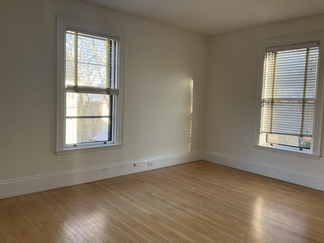 Building Photo - 322 Spring St