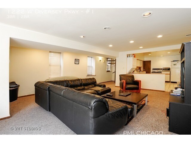 Building Photo - 1222 W Diversey Pkwy