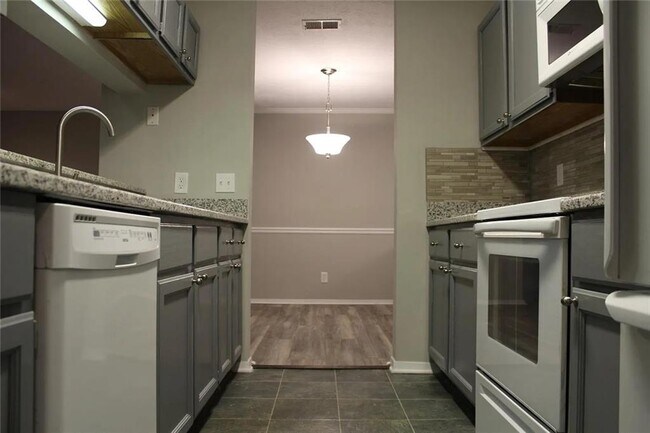 Building Photo - 204 Warm Springs Cir