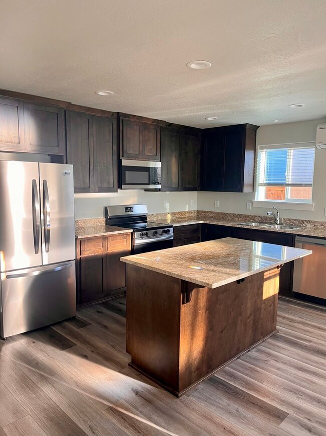 Building Photo - New Construction Medford/Central Point Area - Close to all Everything !