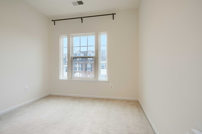 Building Photo - 7403 Wild Honey Way