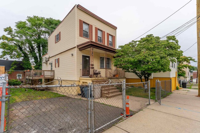Building Photo - 4317 Cottage Ave
