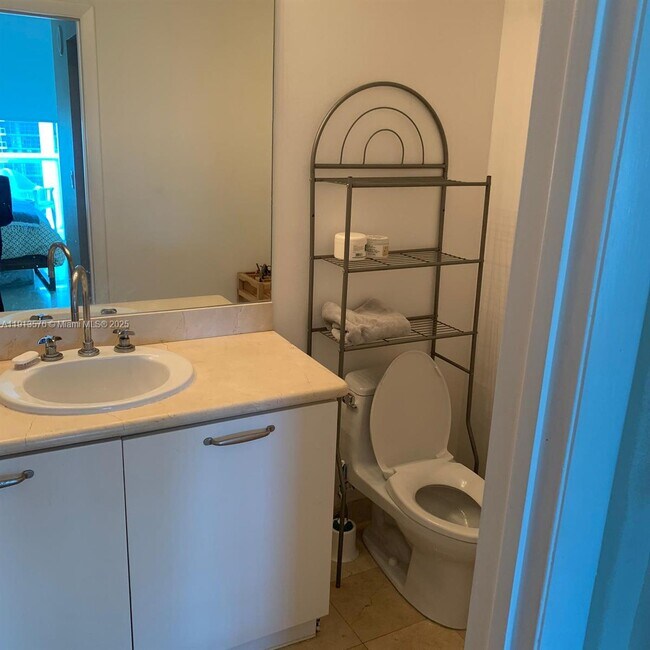 Building Photo - 6515 Collins Ave