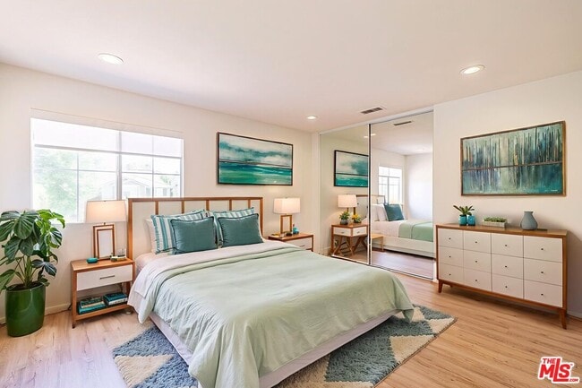 Building Photo - 25755 Hood Way