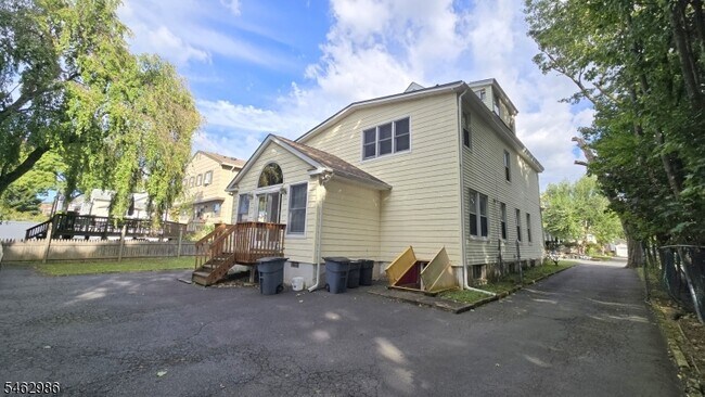 Building Photo - 21 Gould Pl