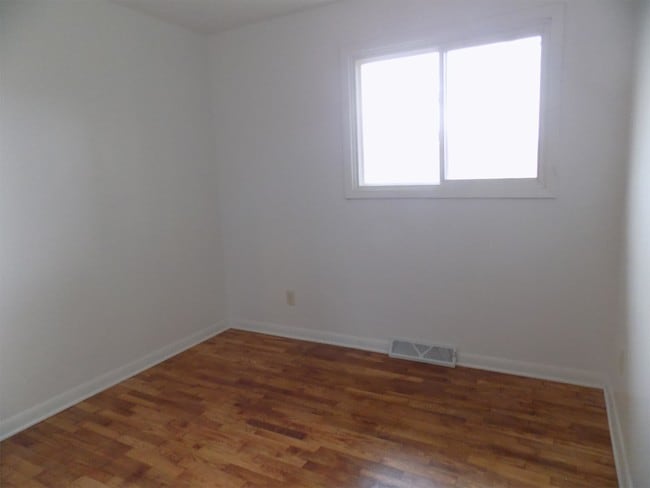 Building Photo - 1005 E North St