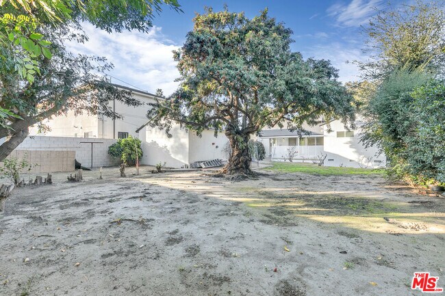 Building Photo - 13536 Hamlin St