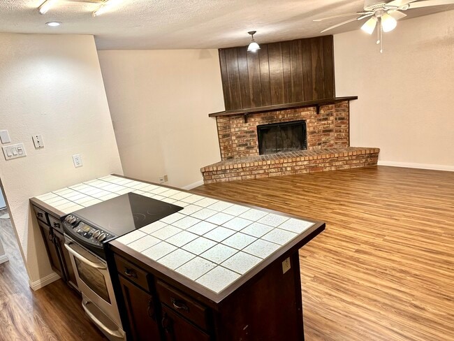 Building Photo - 521 Hanover Dr