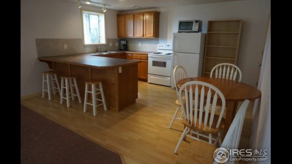 Kitchen - 1001 47th Ave