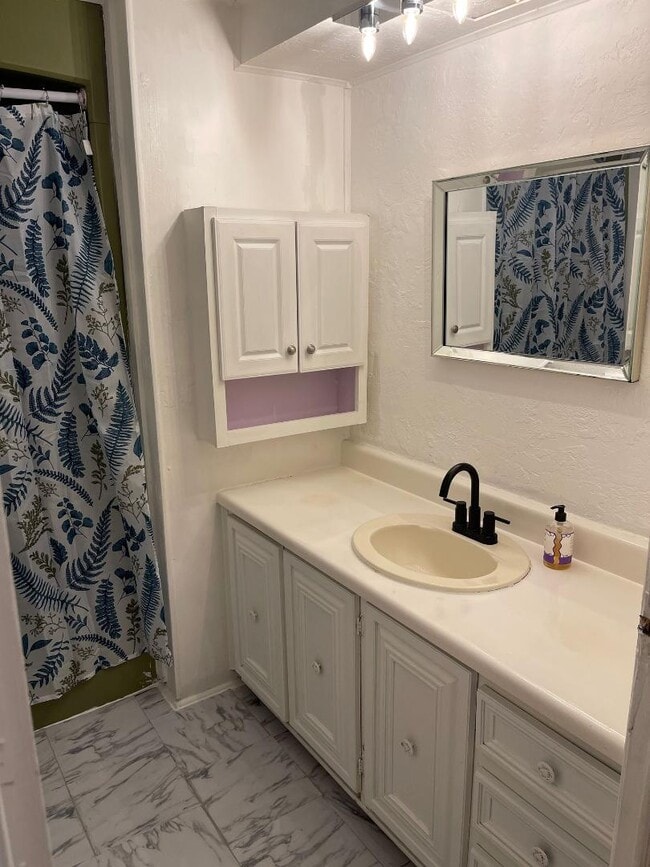 Building Photo - 1021 Wingo Dr