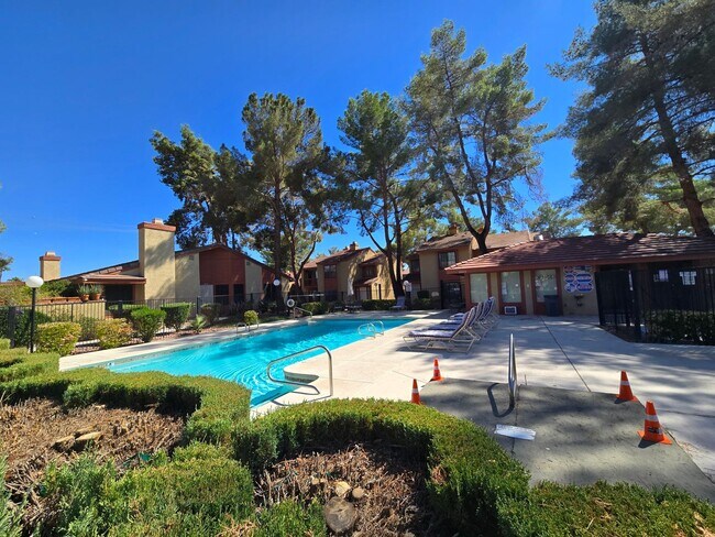 Building Photo - An Amazing Henderson 3 Bedroom Townhome!!