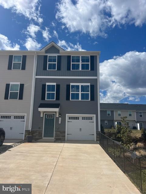 Building Photo - 2562 Laurel Pk Dr