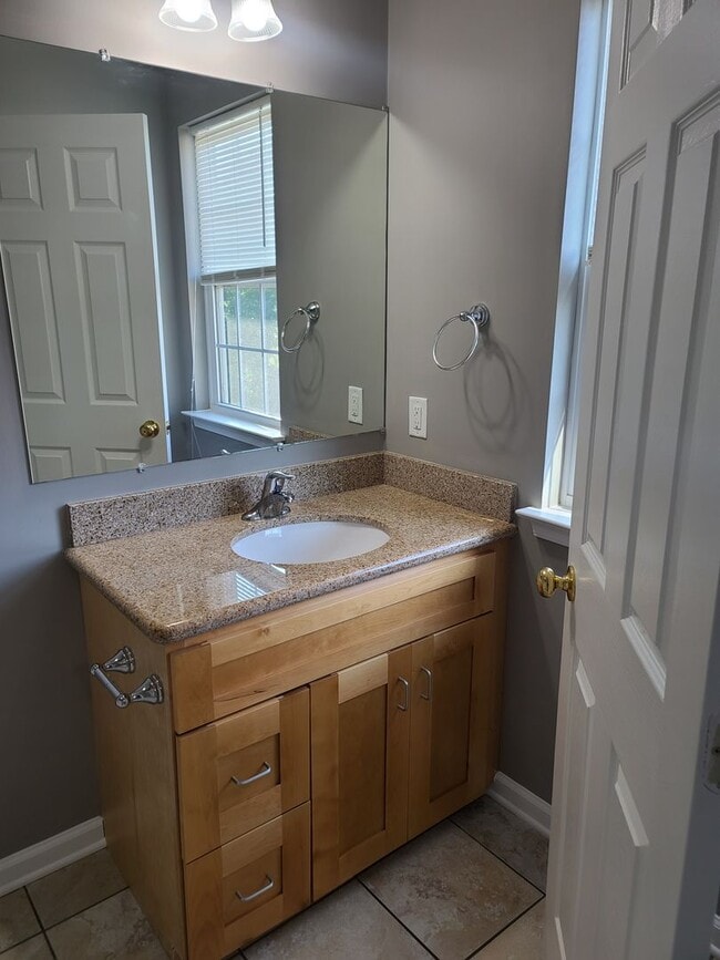 Building Photo - 3 Bedroom 2 1/2 bath Townhome for Rent in Waynesboro