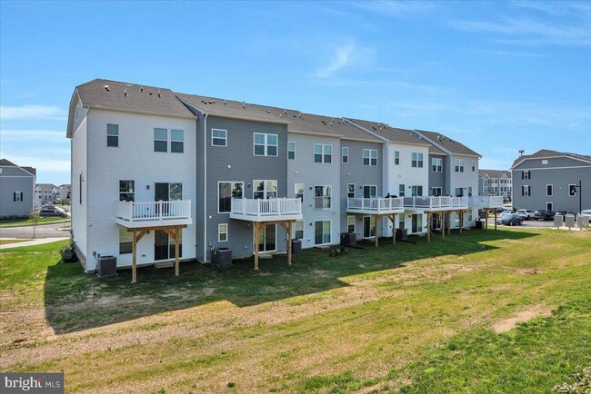 Building Photo - 40 Hamilton Ct