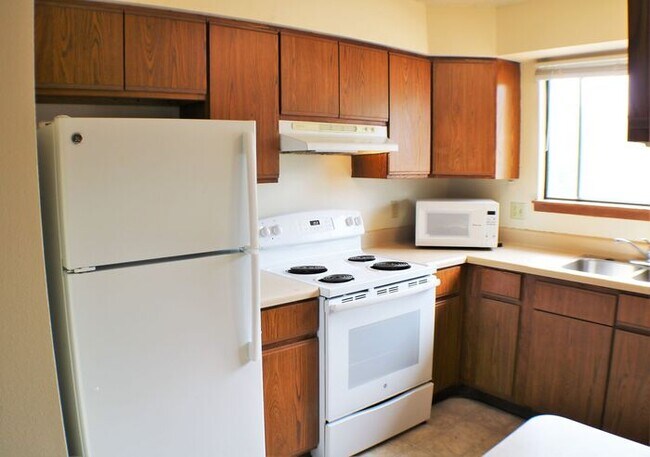 Building Photo - $1,375 | 3 Bedroom, 2.5 Bathroom Town Home...