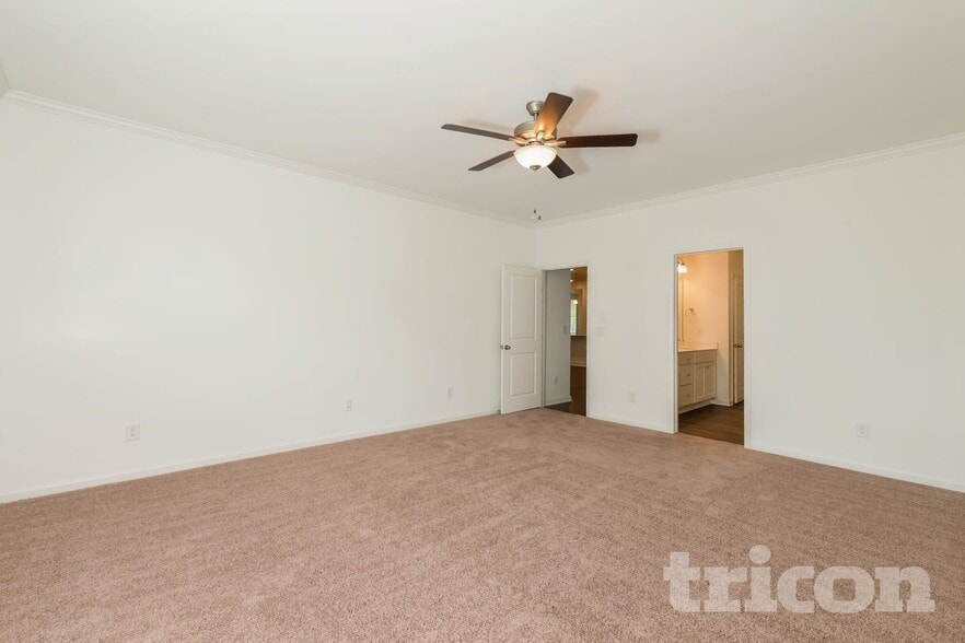 Building Photo - 117 Everett Sq