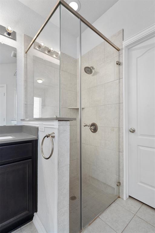 Building Photo - 497 Esperanza Dr