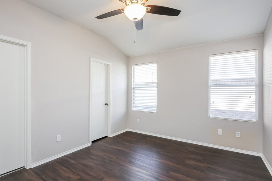Building Photo - 2021 Bentwood St