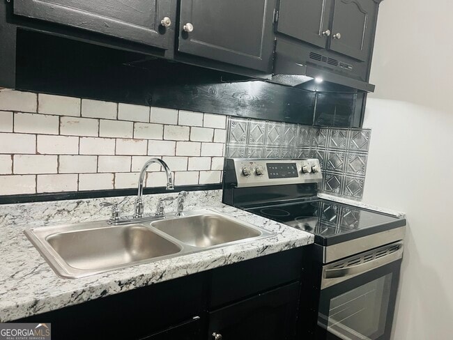 Building Photo - 403 Breezy Pnes